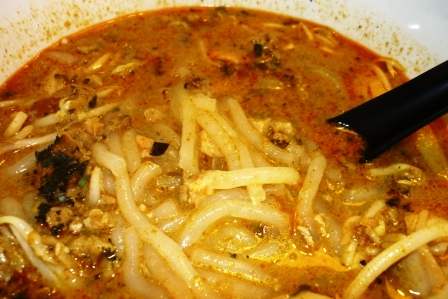 laksa leaves. bean sprout, laksa leaves and