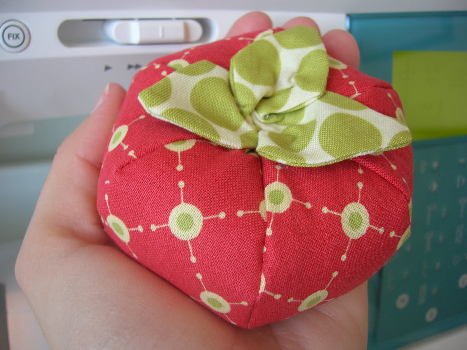 My Cotton Creations Tomato Pincushion Tutorial