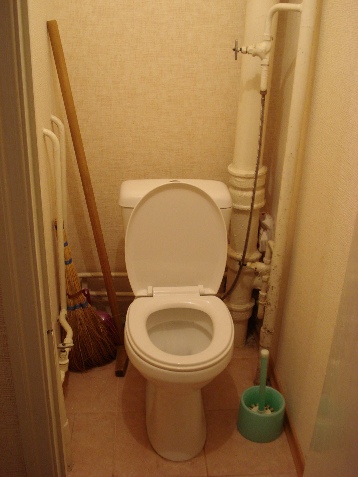 [The+Toilet.JPG]