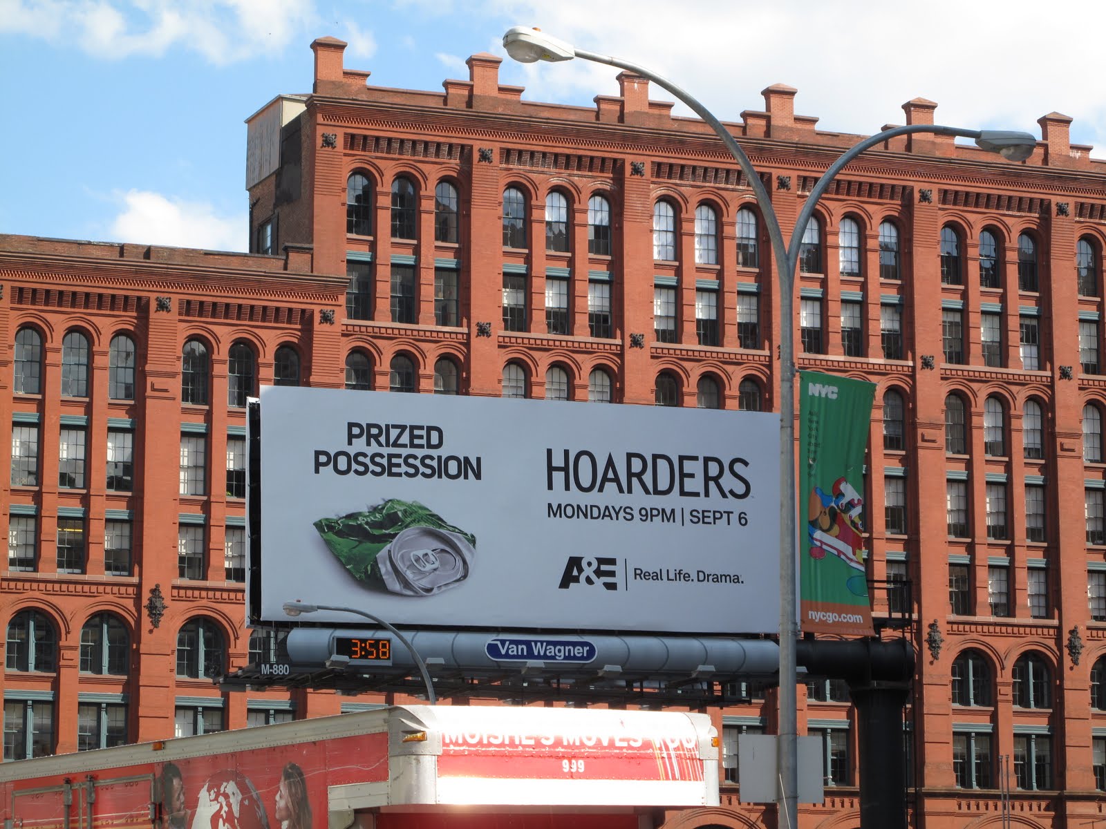 hoarding meaning