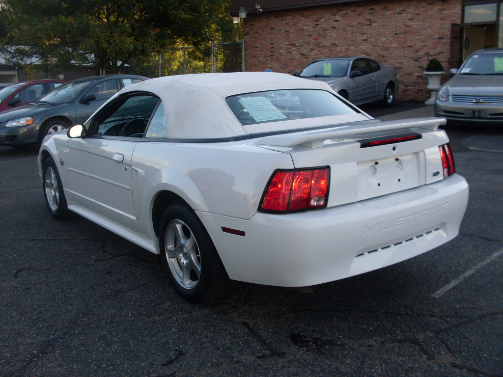 luisrideauto 2004 Ford Mustang Convertible, 3.9 Liter V6 95K Miles