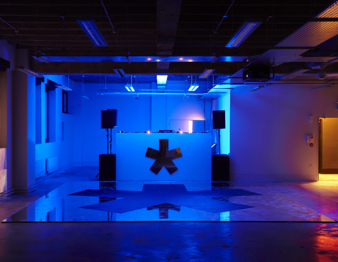 http://1.bp.blogspot.com/_SsYDpEShnDs/TUEcPOi0YuI/AAAAAAAAAE0/oA3yw5Q9Lw0/s1600/DesignAwards_2010-010.jpg