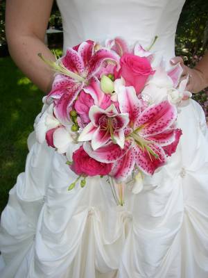  colors pink or orange and white with the BM's bouquets