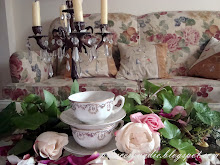 Tazas y un candelabro