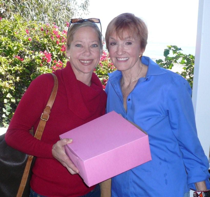 [Kathy+and+Beth+w+Pie.jpg]