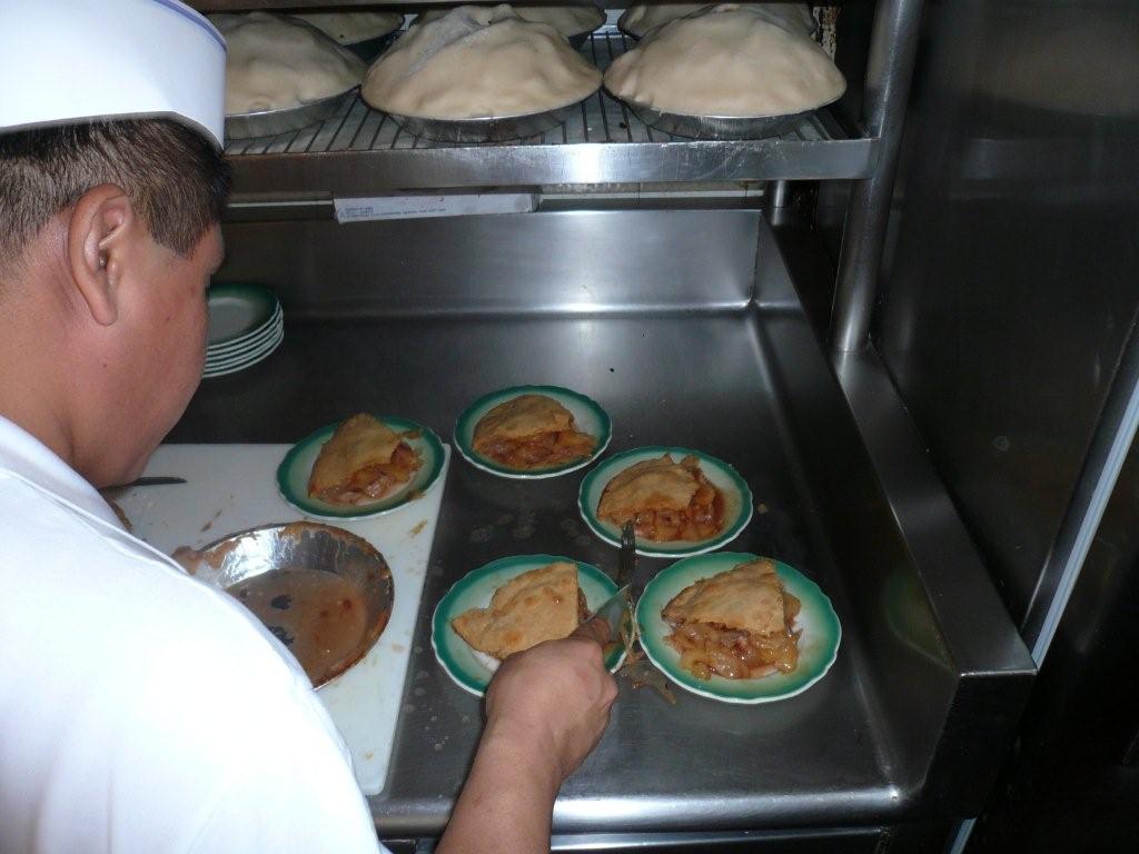 [AP_slicing+pie+in+kitchen.jpg]