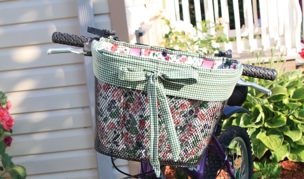 Thimbles, Bobbins, Paper and Ink Bicycle Basket Liner