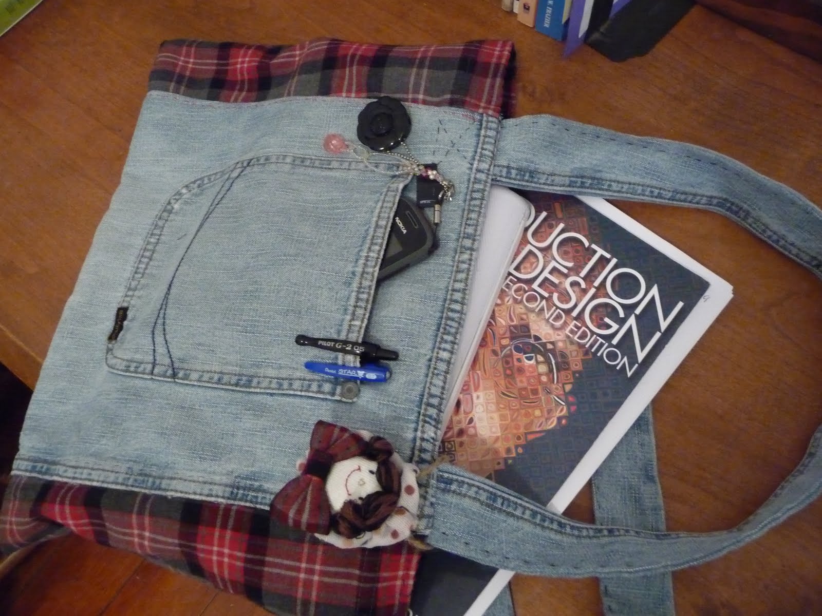 Julie the Koala [Craft]Making a book bag using old clothes