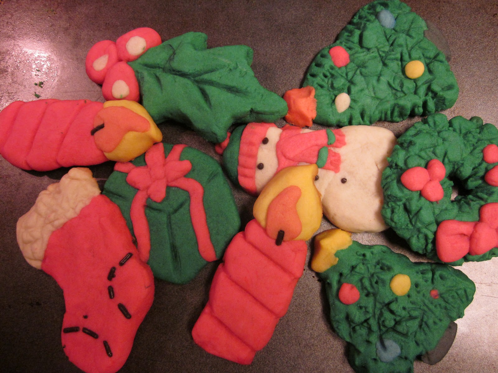 ID Mommy: Christmas Cookies to Make With The Kids: "Play Dough Cookies"