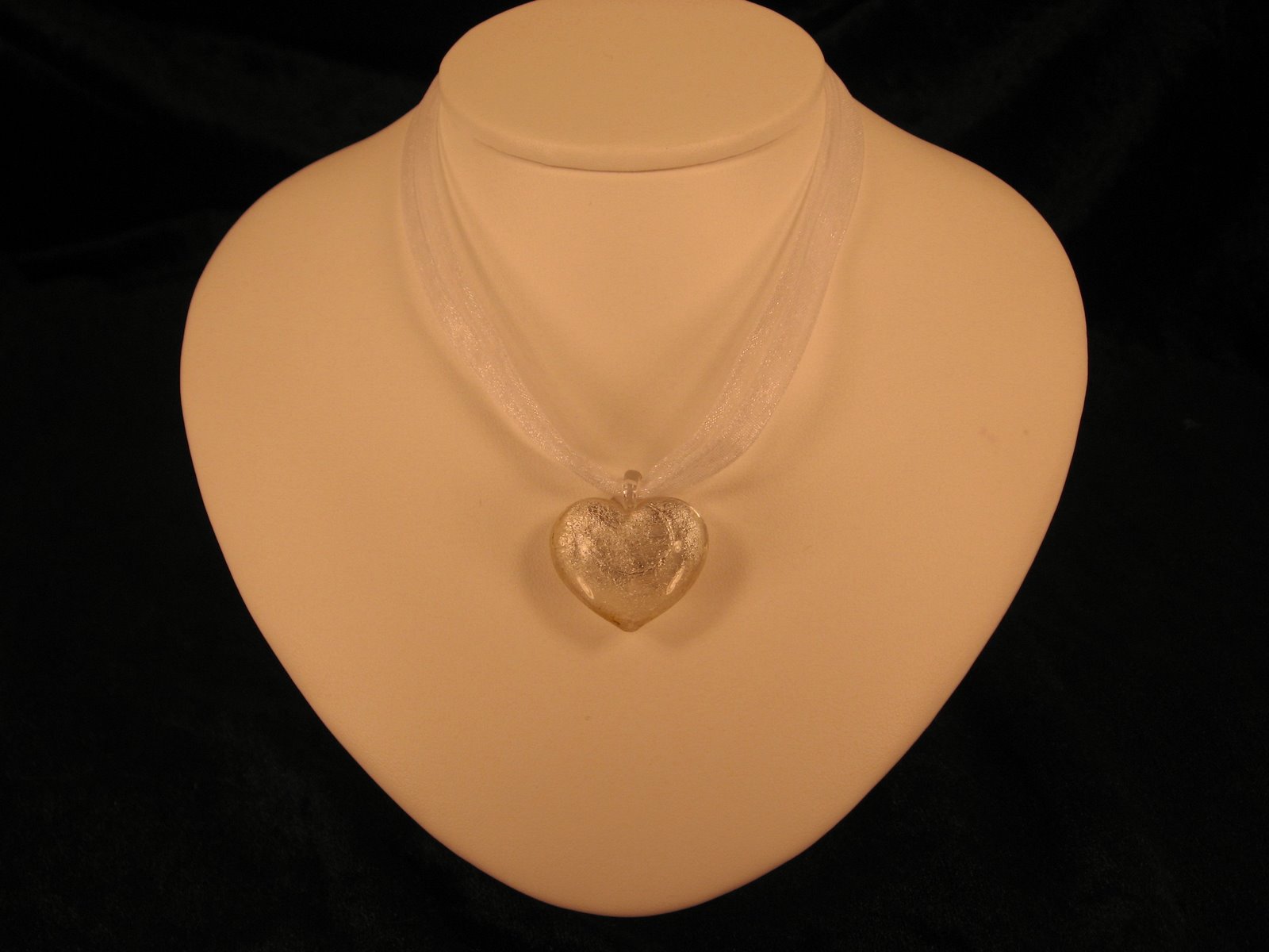 [ribbon+(wide)+necklace-+silver+heart.jpg]