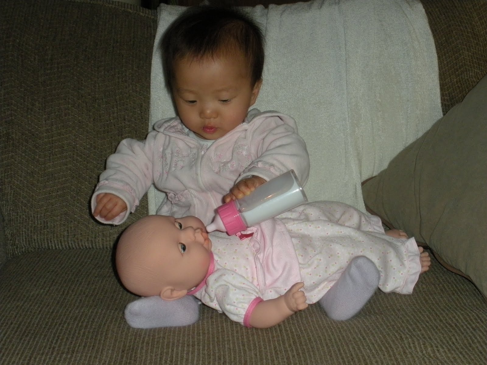 [lucy+baby+doll+and+first+walk+008.JPG]