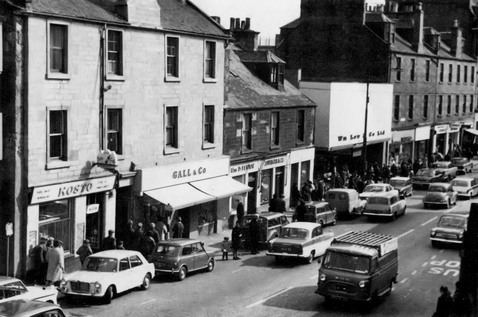 RETRO DUNDEE LOCHEE HIGH STREET TRAFFIC EARLY 70'S