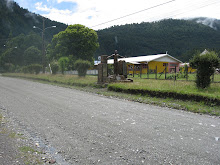 Monolito en Neltume en recuerdo a los 10 jovenes fusilados en 1973 en Valdivia