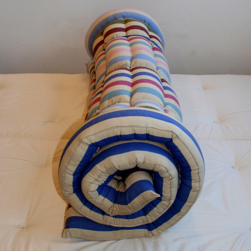 [quiltedbedroll.JPG]