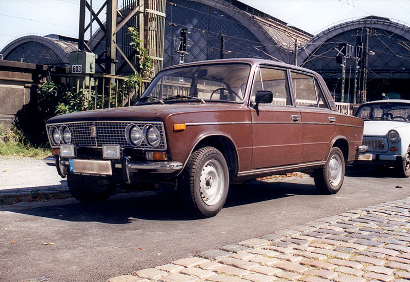 [800px-Car_Lada_russian.jpg]
