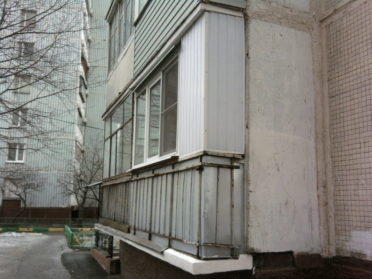 [Photo012.jpg]