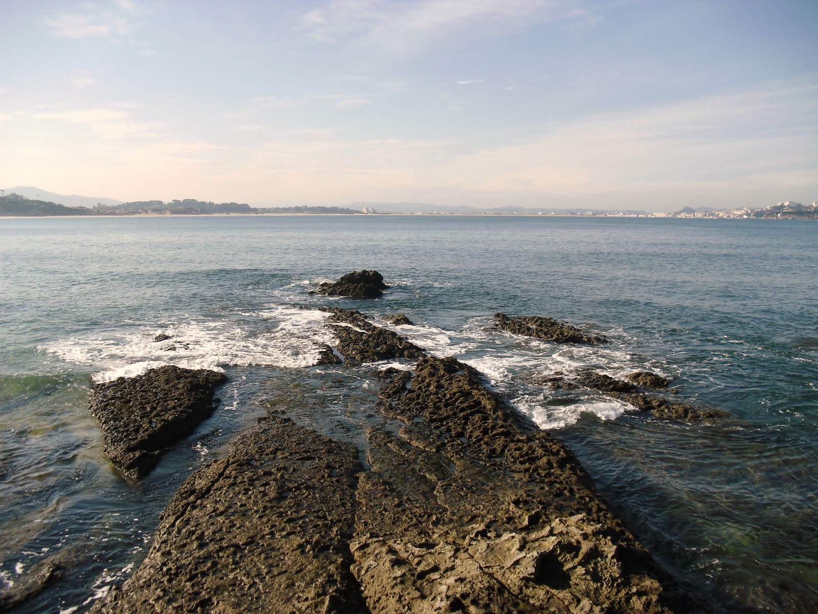 playas y paseos por la costa PLAYA DE LOS TRANQUILOS EN LOREDO