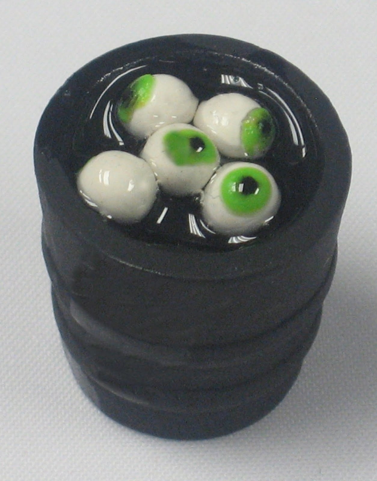 Mels Miniatures PLAYING WITH RESIN