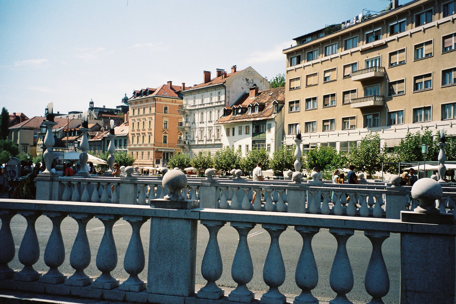 [F1000016.JPG]