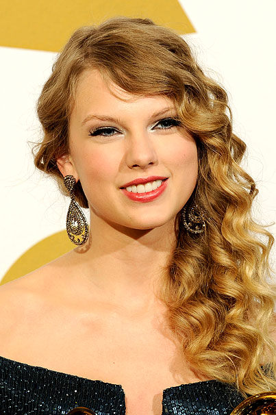 taylor swift hairstyles for prom. prom hairstyle 2010: side