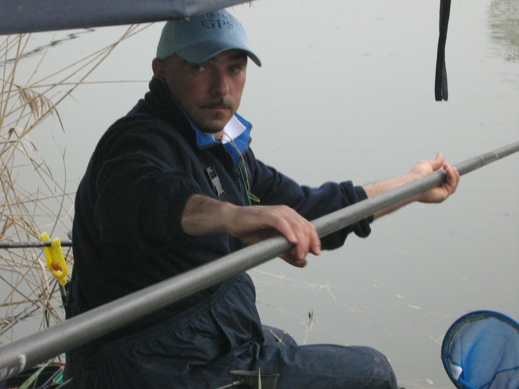 [zavoli+allunga+canna.JPG]