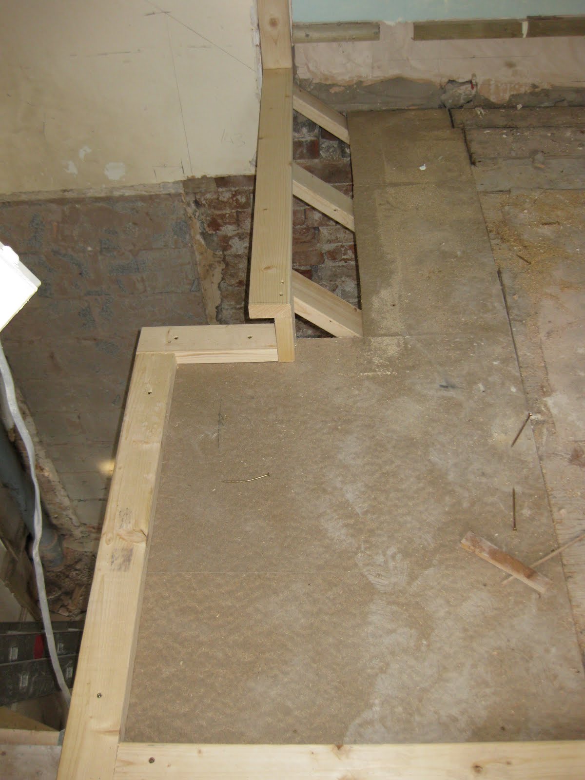 http://1.bp.blogspot.com/_TWdoNYROwMk/S_HDYtMzbiI/AAAAAAAAAIk/povpQ5JB9ws/s1600/Haddef+repairs+-+Day+13+(6)+shower+room.jpg