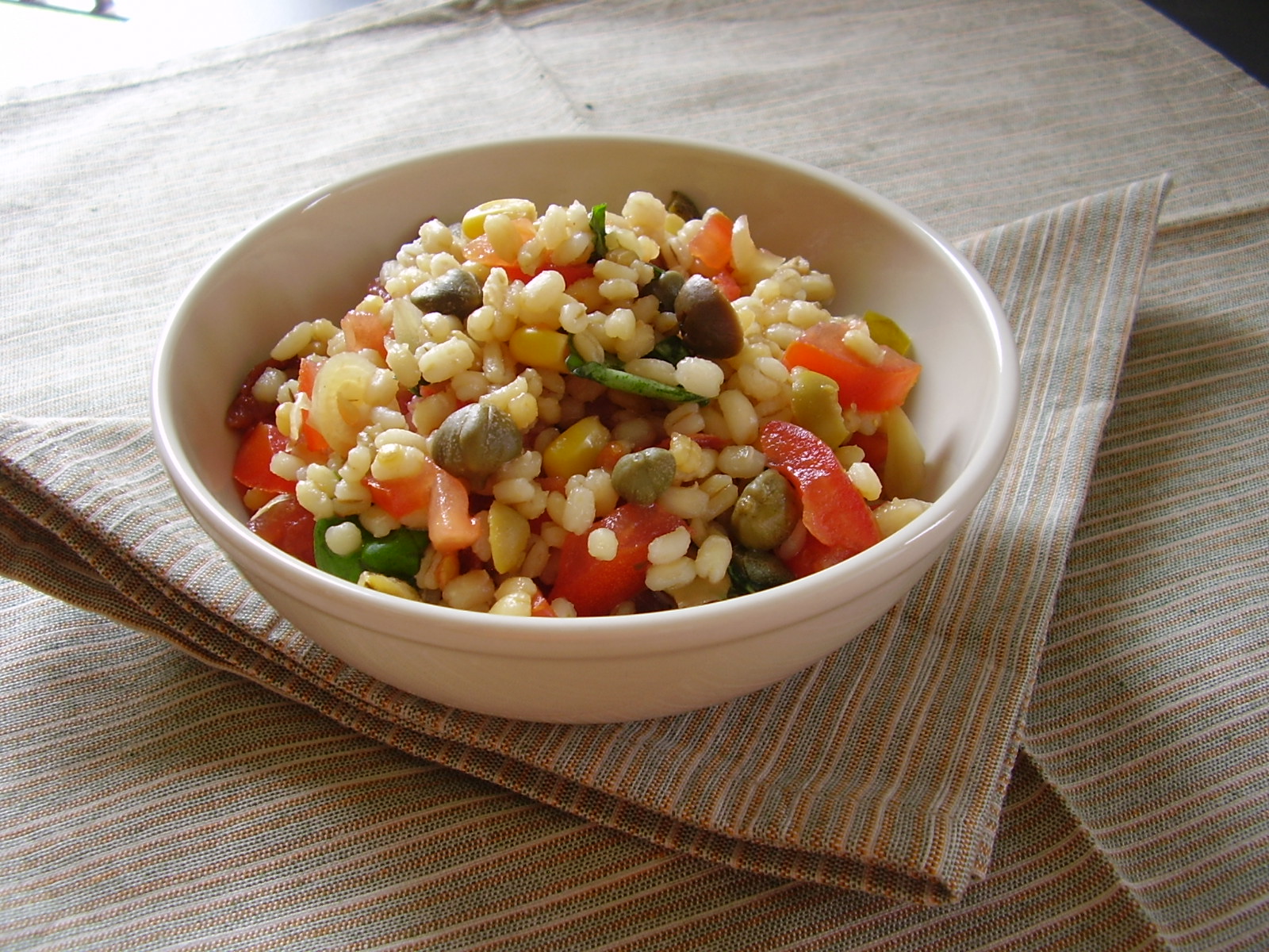In agrodolce Insalata fredda di orzo perlato
