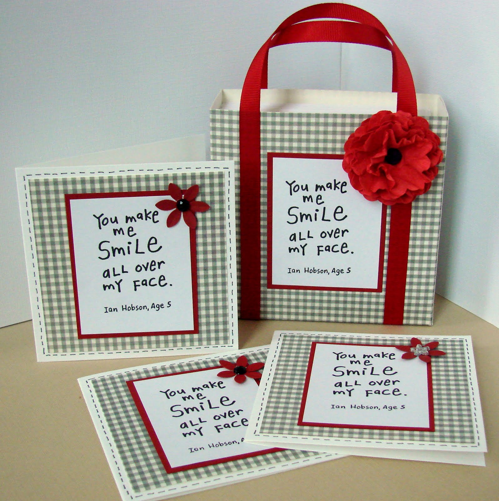 ON THE CARDS Notecard gift bag tutorial.