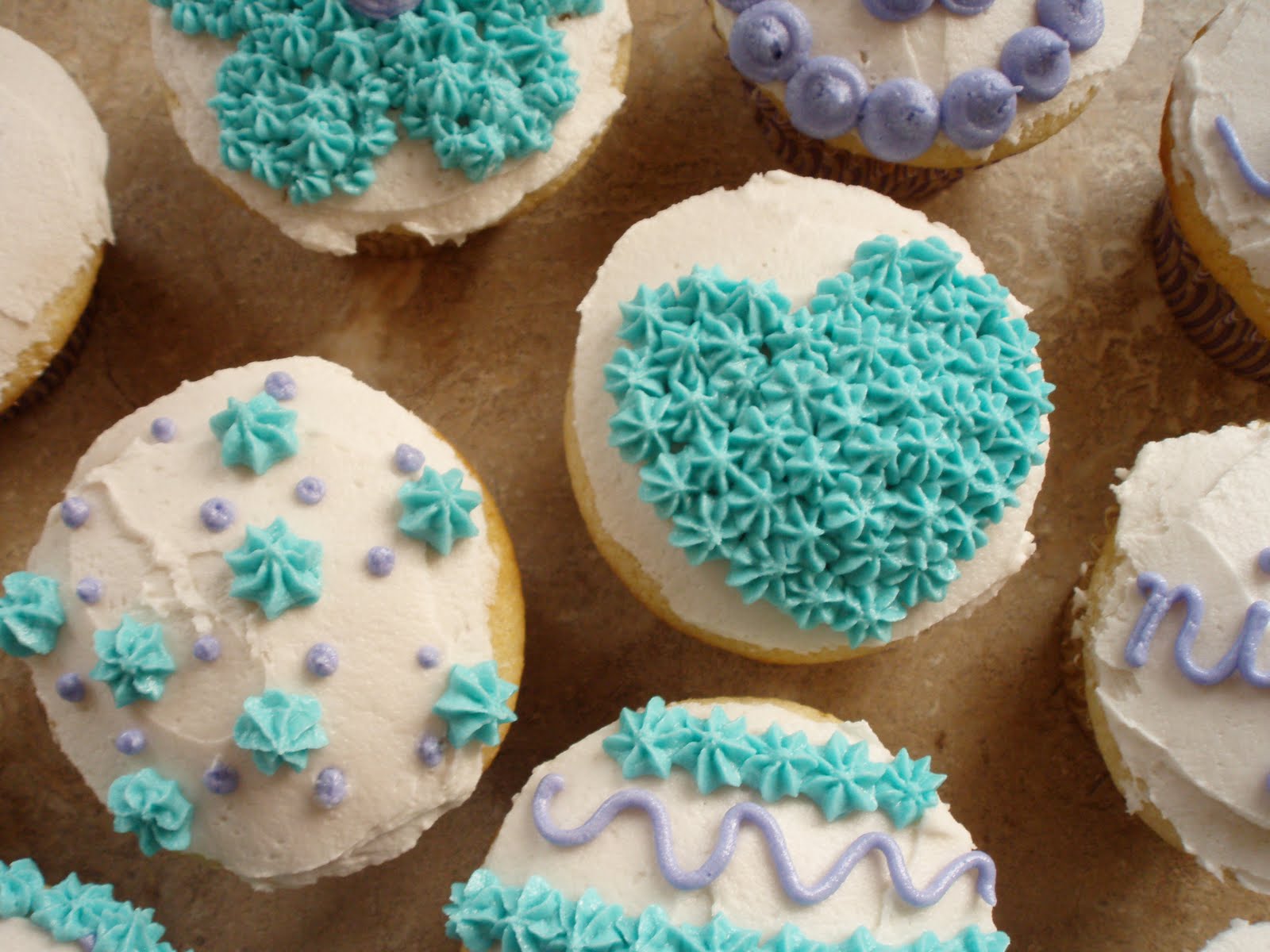 Naked Cupcakes Wilton Cake Decorating Level 1, Flowers!