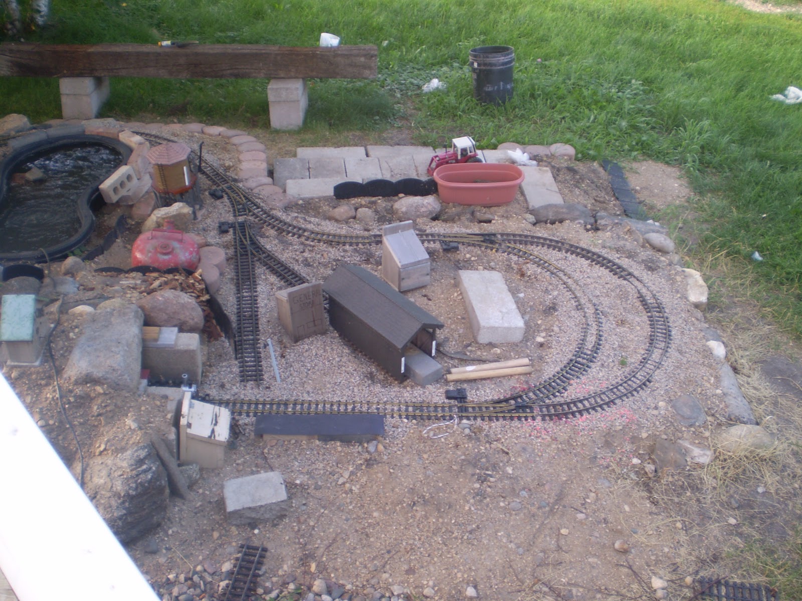 JJWTrains Garden Railroading, The Best of Two Worlds!