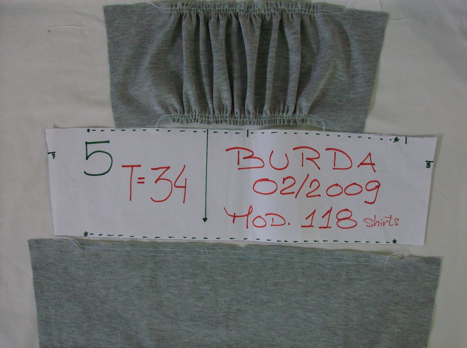 [shirt-118-burda-febrero-2009-fruncido-manga.jpg]