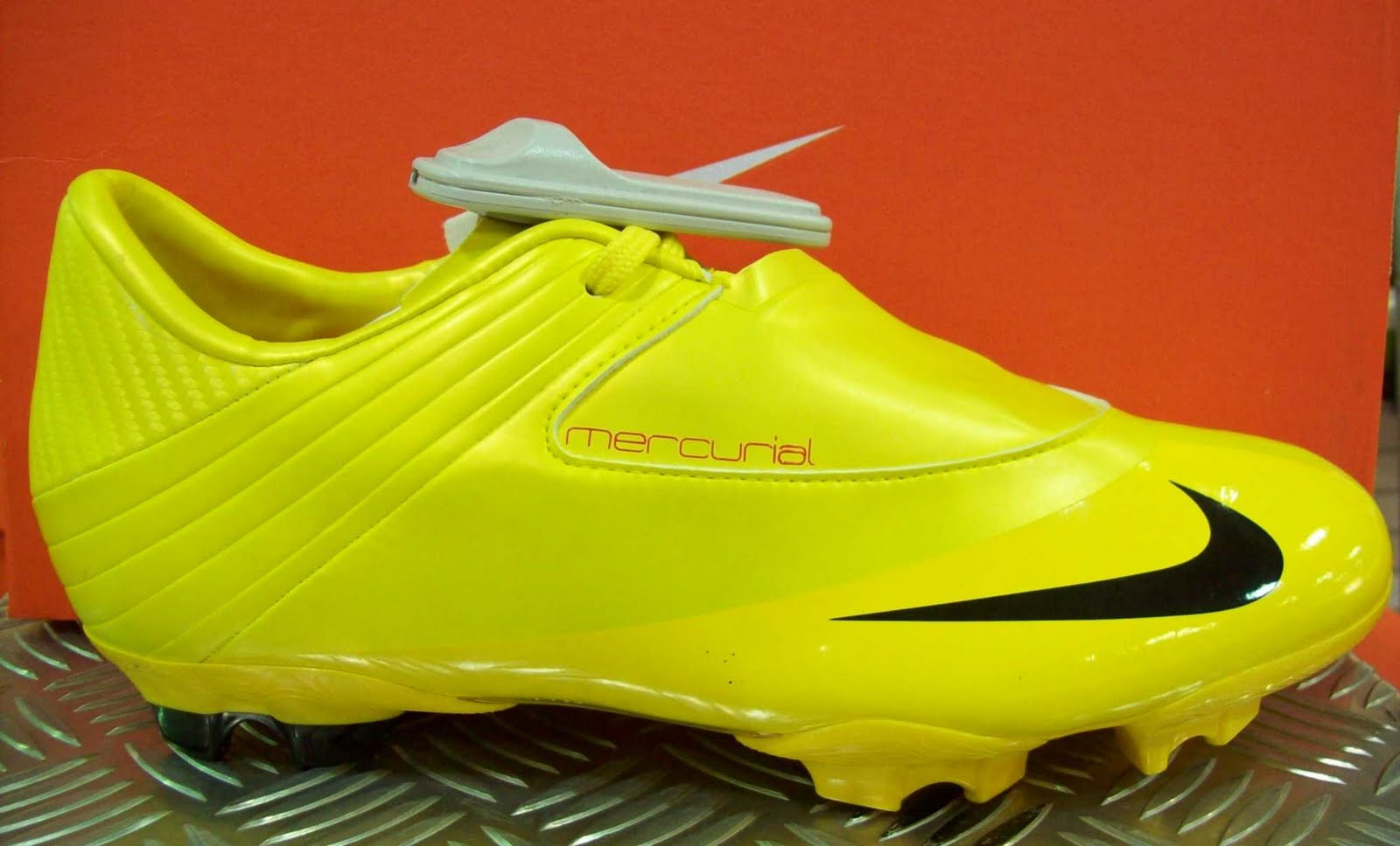 nike hypervenom sports direct