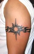 Me encanta este tatuaje, por sus colores, sus formas y el detalle del . (tribal )