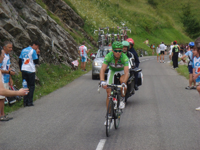 With the hard work done - Thor "the God of thunder" Hushovd gets into a rythm over the Colombiere.