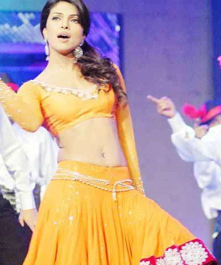 Kareena Kapoor Priyanka Chopra amp Sonakshi Sinha Rehearsals photos unveiled at Filmfare Awards stills Kareena Kapoor Priyanka Chopra amp Sonakshi Sinha Rehearsals photos unveiled at Filmfare Awards stills