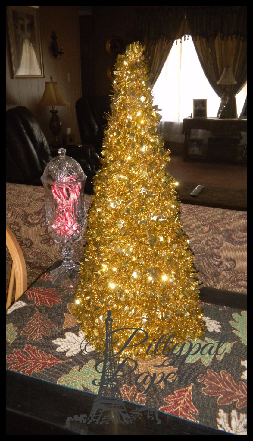 20 Mini Christmas Trees simple Christmas crafts - C.R.A.F.T.