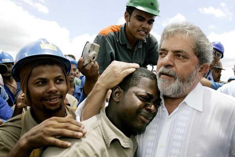 [Lula+Encosta+a+cabecinha+no+ombro+e+chora.jpg]