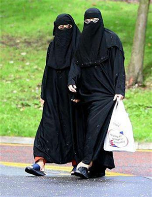 Muslim%20women%20shopping.jpg
