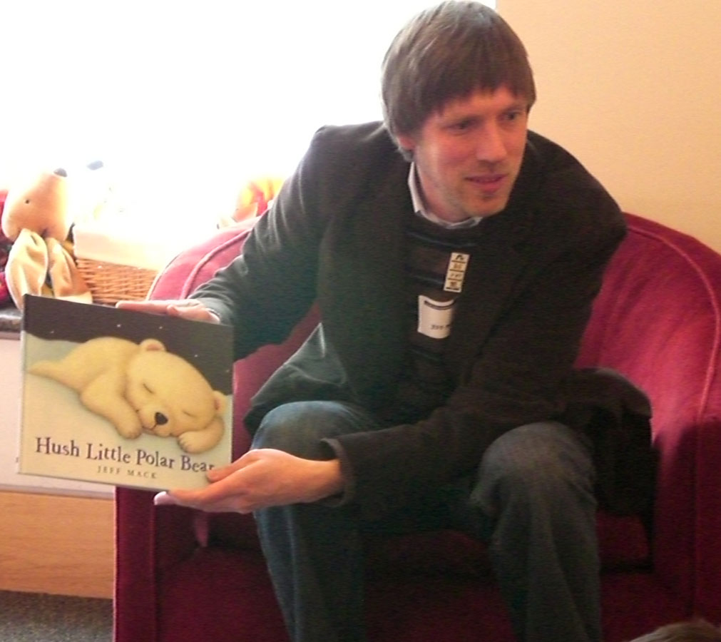 [JeffMackReading.jpg]