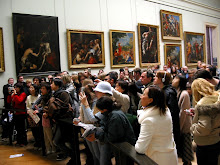 Crowds viewing the Mona Lisa