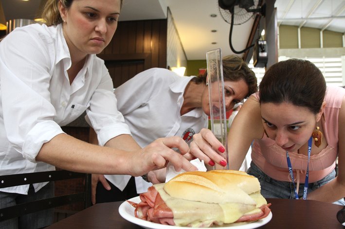 [maria+fernanda+mortadela+03++foto+matheus.jpg]