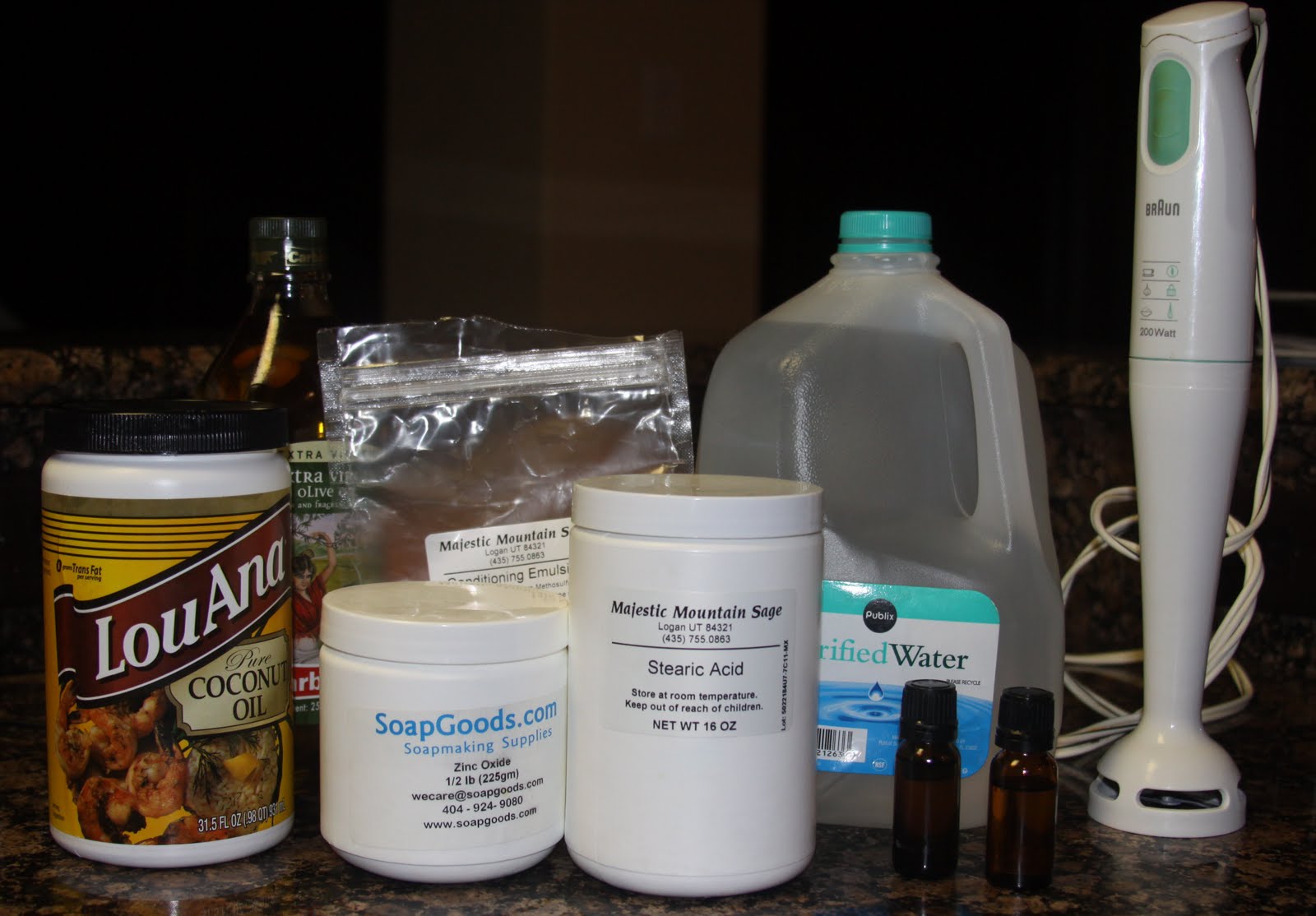 The Homemade Housewife Homemade Sunscreen