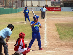 Yassunaga rebatendo contra o Peru