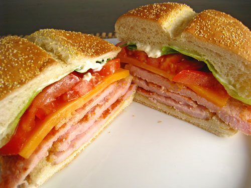 Ресторант за бързо хранене "Веселият сандвич" Peameal+Bacon+Sandwich+500