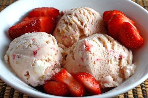 هل تريد الآيس كريم ÕÿÕ؟؟؟؟ Strawberry+Cheesecake+Ice+Cream+500