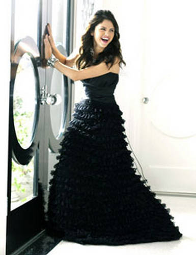 Selena Gomez Seventeen Prom 2010 Selena Gomez Seventeen Prom 2010
