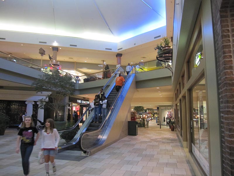 Sky City: Retail History: Knoxville Center/East Towne Mall: Knoxville, TN