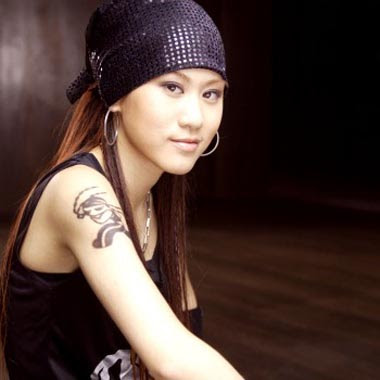Cute Taiwanese Singer : Renee Chan