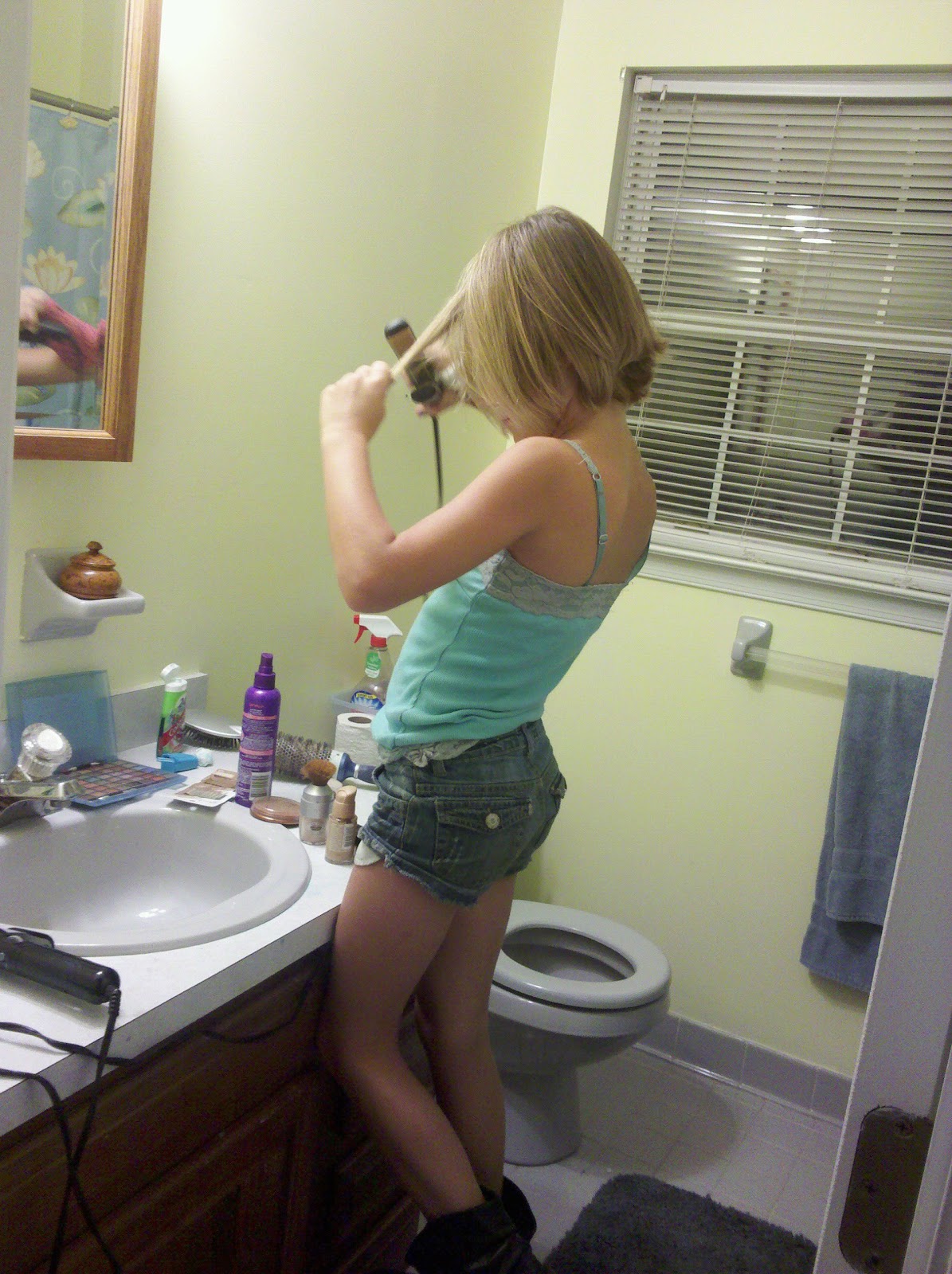 Naked girls bending over is public Butt pics of teens in booty shorts