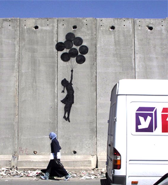 Libertad pintada sobre el Muro atroz que Israel ha construído sobre tierras palestinas